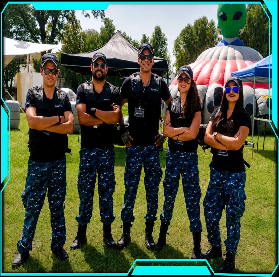 Staff especializado de Combat Adventure con uniforme táctico